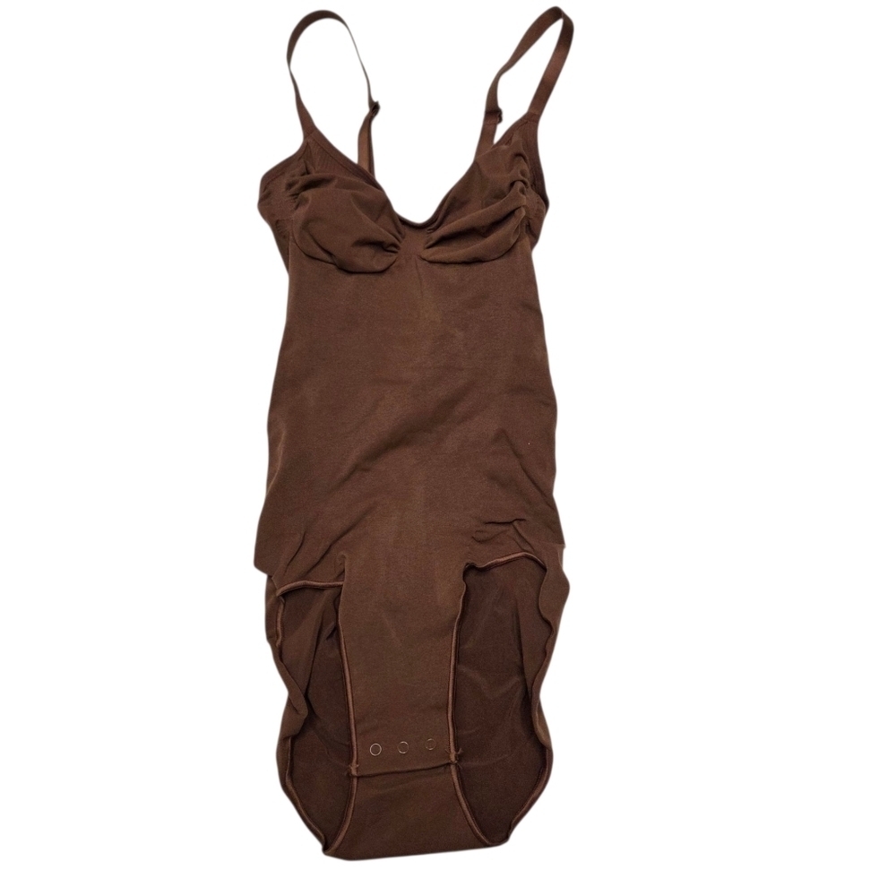 SKIMS SCULPTING BODYSUIT Brief Body Shaper Cocoa Brown Medium NWOT